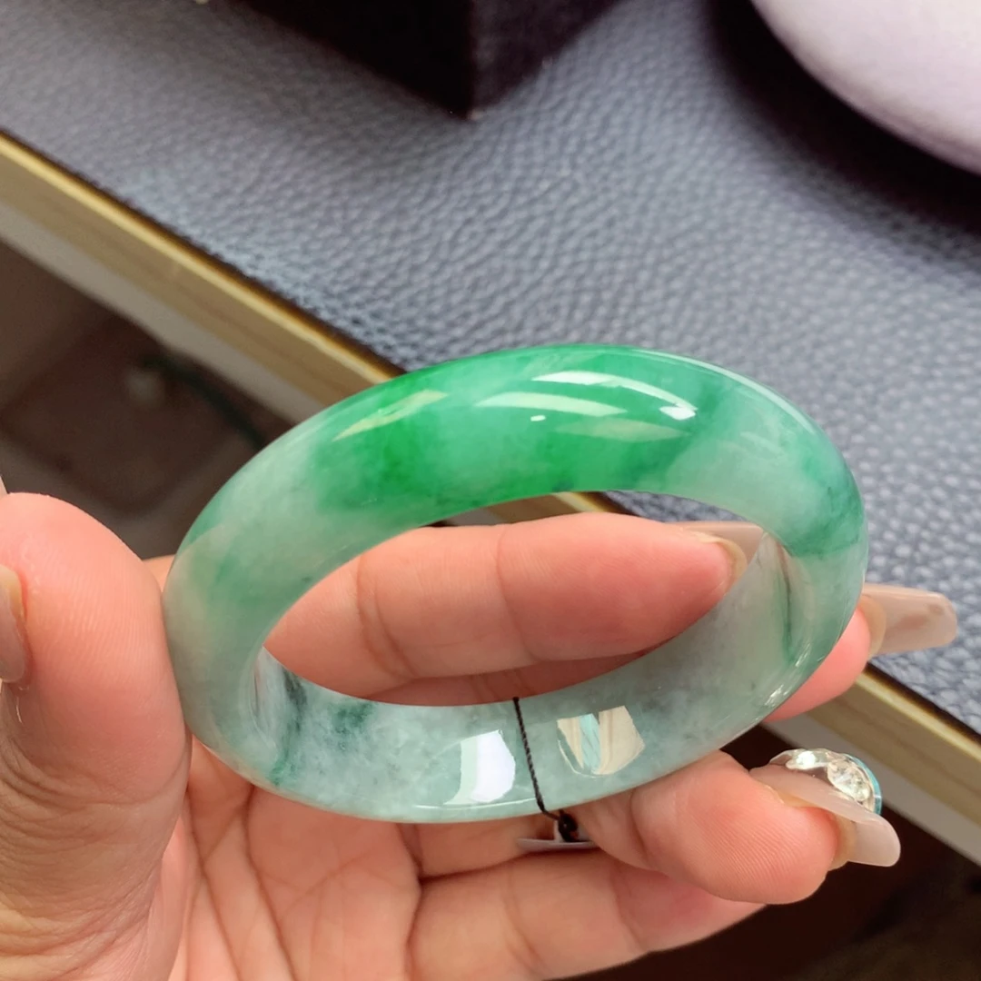 未镶嵌手镯翡翠缅甸