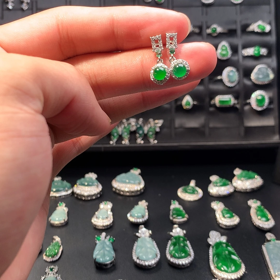 翡翠未镶嵌耳钉戒指