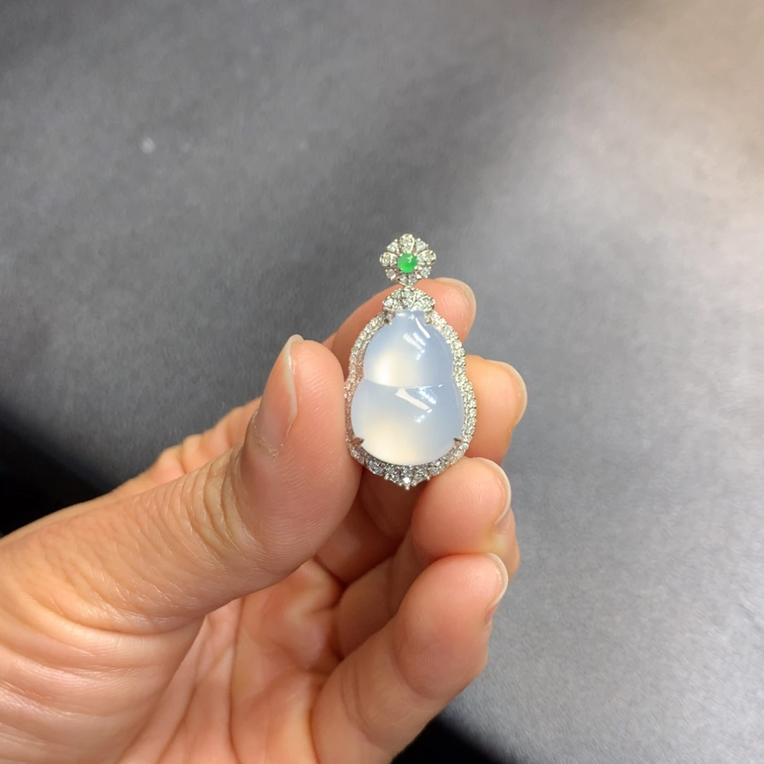 翡翠吊坠(不含链)18K金镶嵌