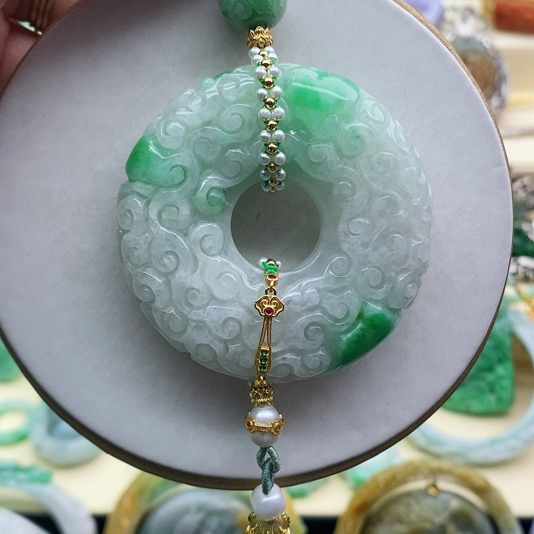 翡翠未镶嵌吊坠(赠链)