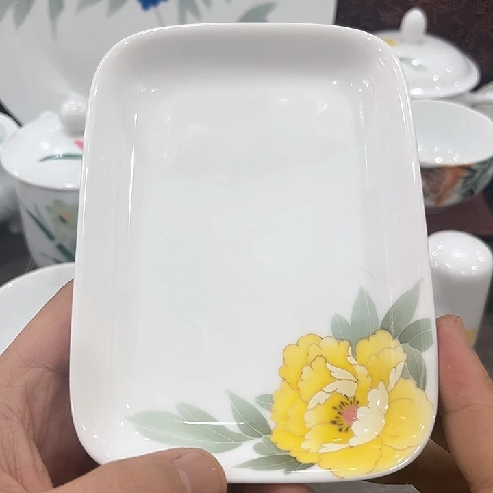 釉下五彩的瓷器和，