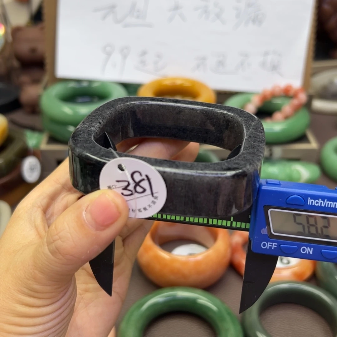 未镶嵌手镯石英岩玉