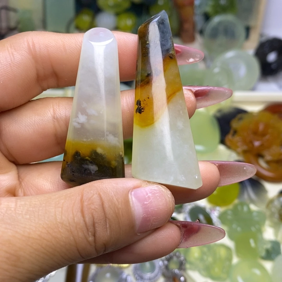 未镶嵌蛇纹石玉颈饰柳*雨