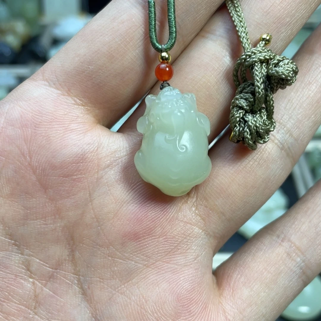 和田玉颈饰未镶嵌小貔貅吊坠