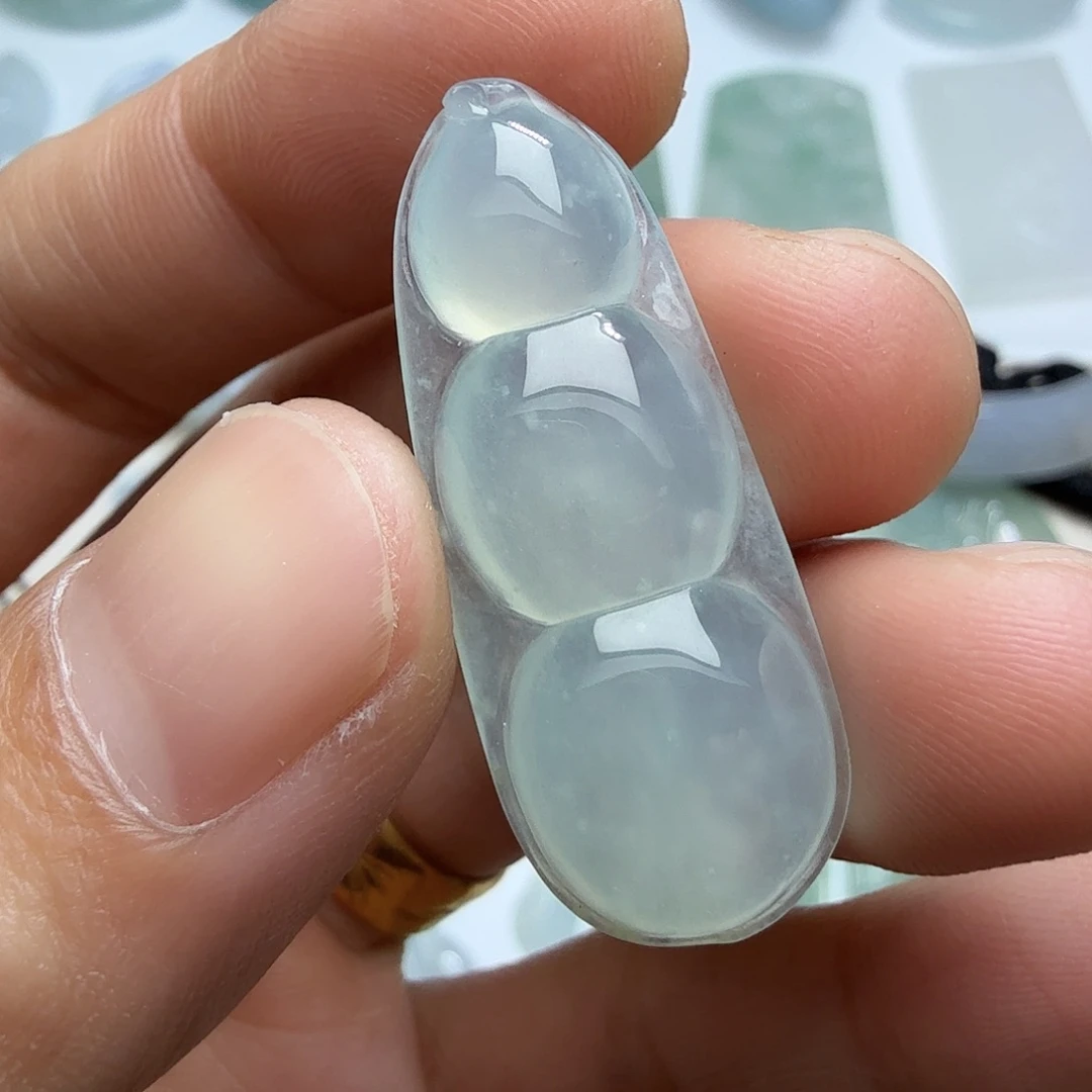 翡翠未镶嵌颈饰天然缅甸翡翠A货冰种豆子