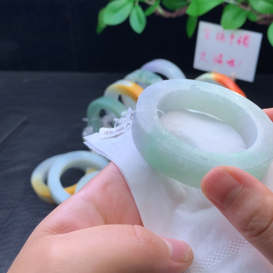 定制翡翠未镶嵌手镯