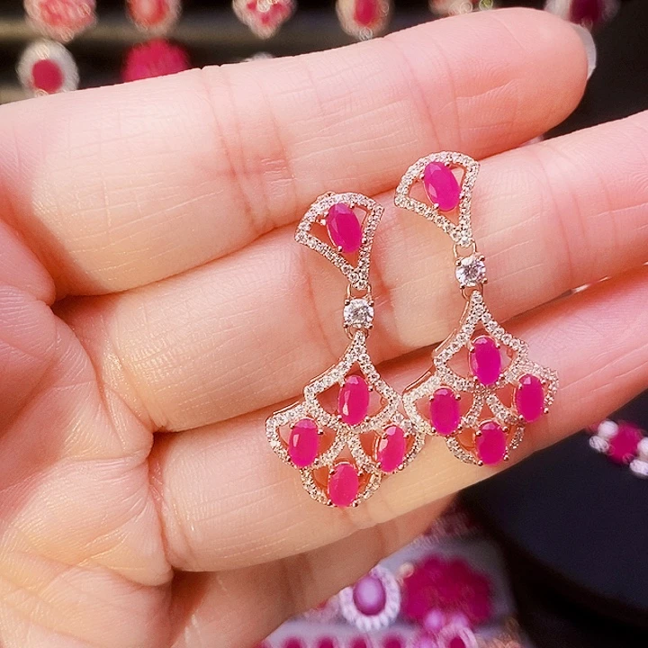 银S925镶嵌红宝石耳饰