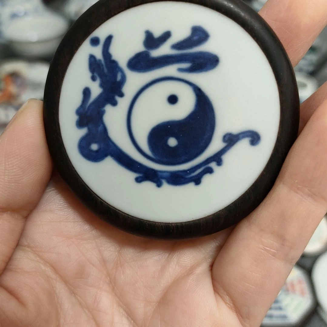 瓷片玉**人青花龙纹道字八卦