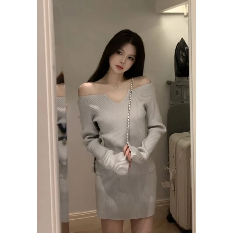 【挚爱高智系】秋冬新款竖坑条显瘦收腰上衣配高腰半身裙针织两件套