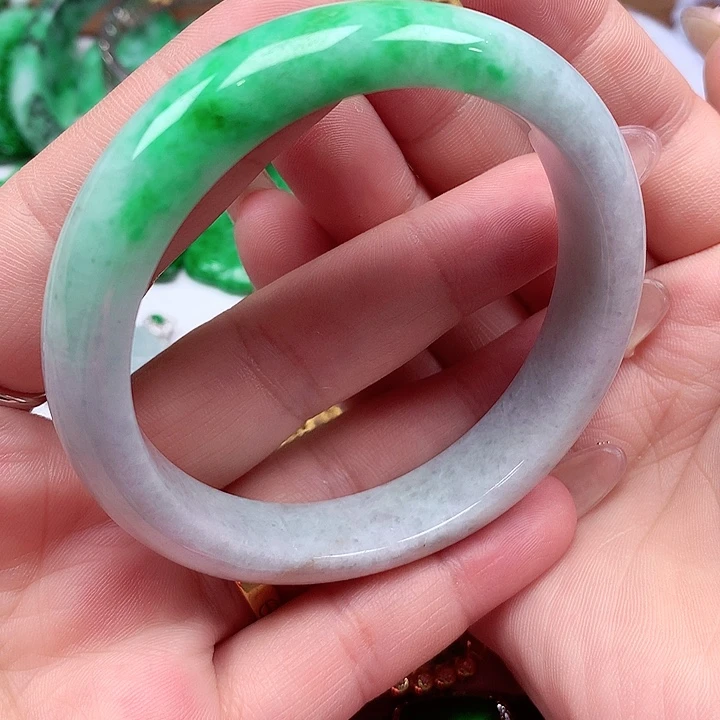 翡翠手镯未镶嵌翡翠手镯
