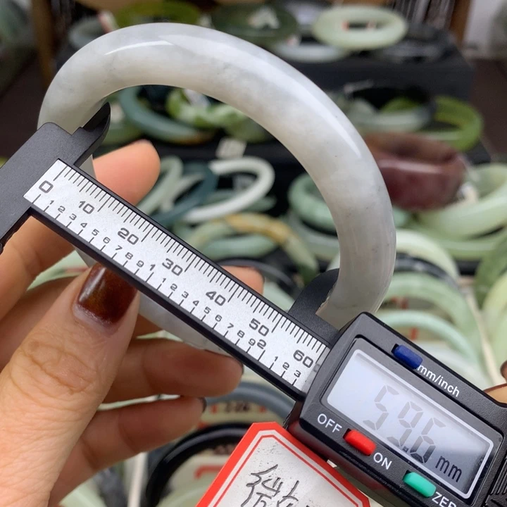 蛇纹石玉未镶嵌手镯324