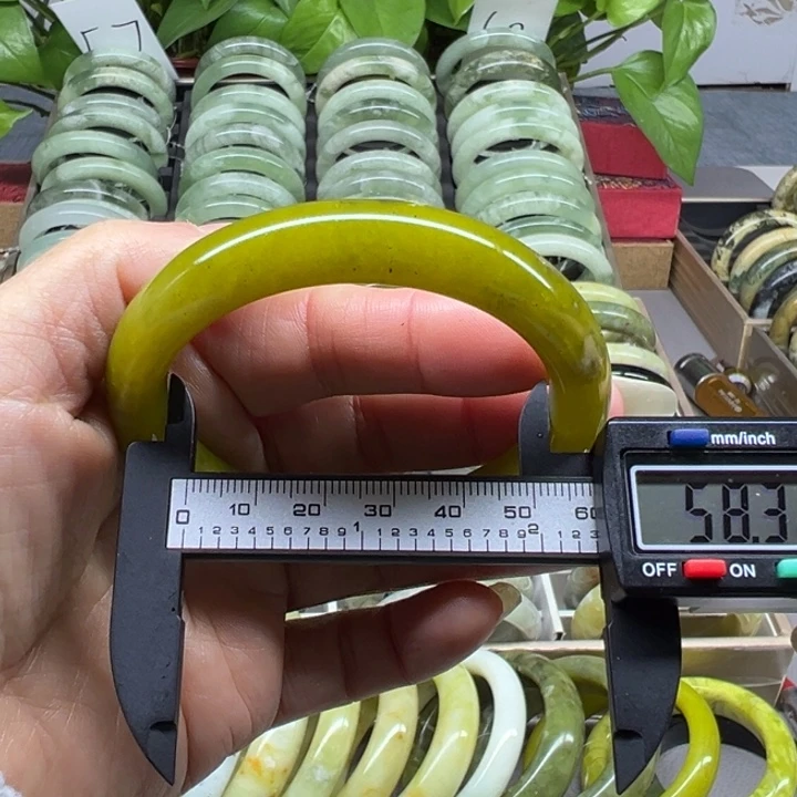 蛇纹石玉未镶嵌手镯64