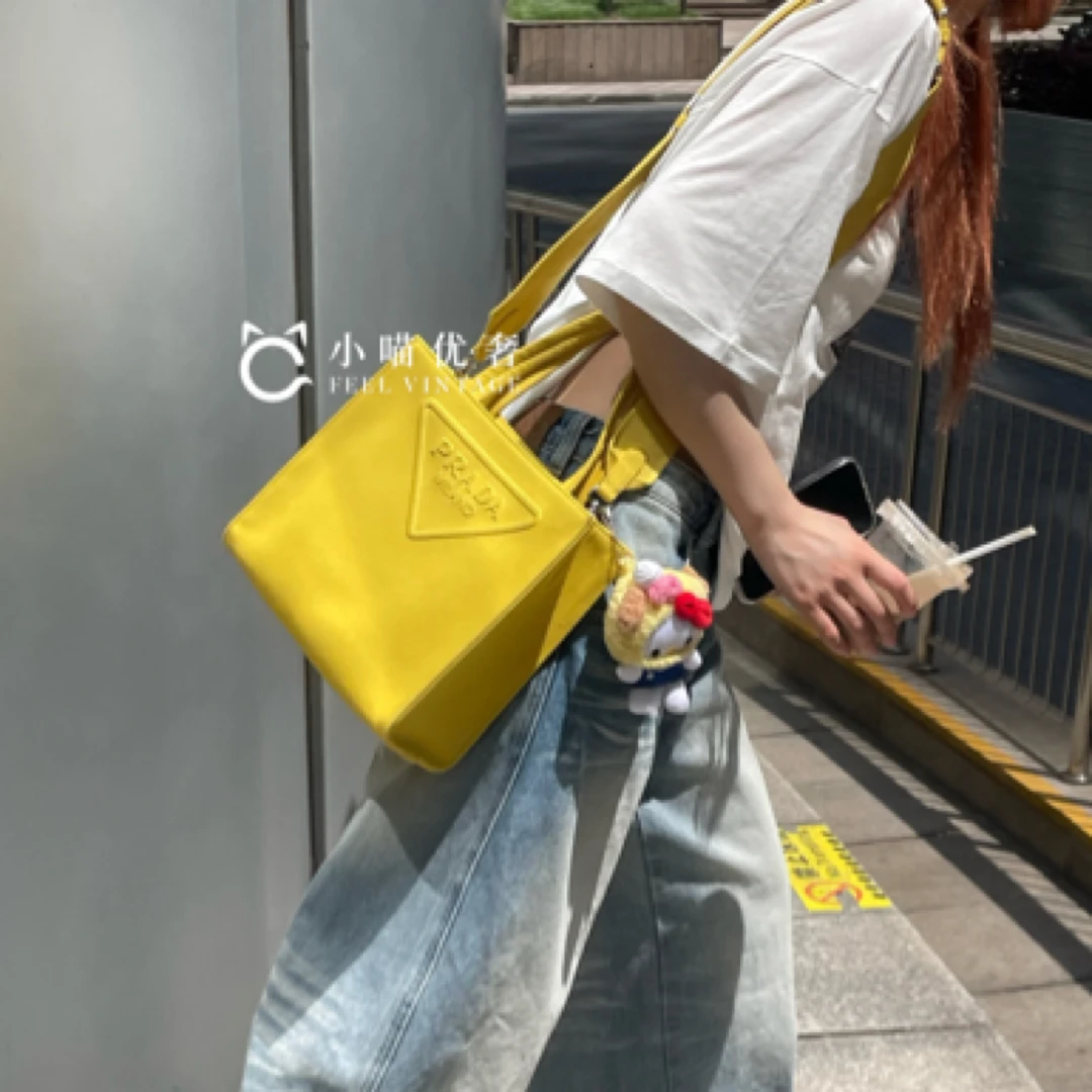 99新 Prada/普拉达 99新柠檬黄色琴谱托特包单肩斜挎包
