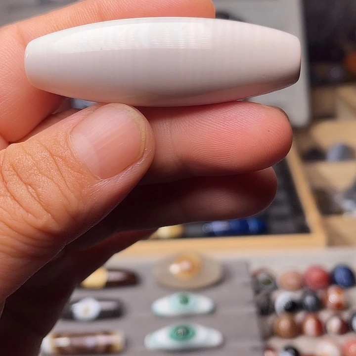 未镶嵌颈饰玛瑙/玉髓乔*圣