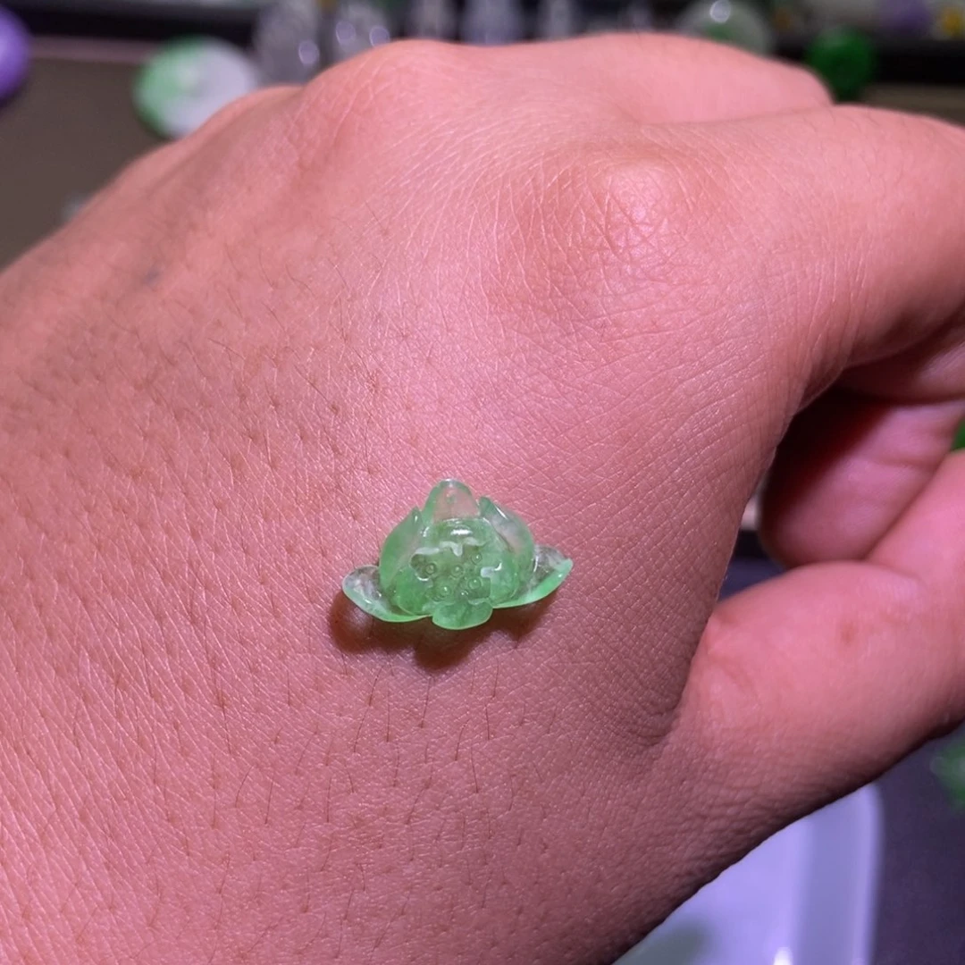 颈饰未镶嵌翡翠小*妃吊坠