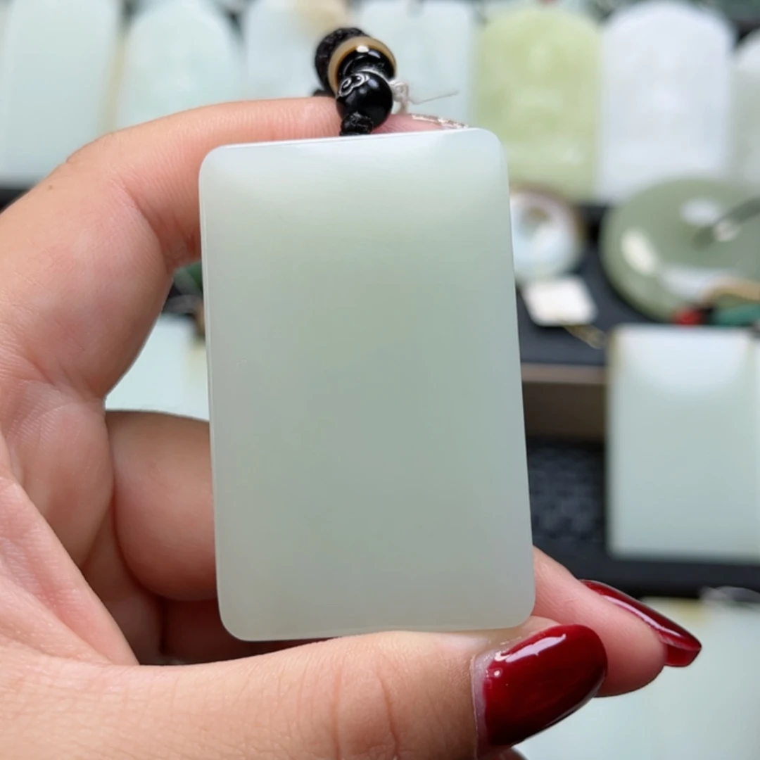 【闪购商品】颈饰未镶嵌和田玉肯**，