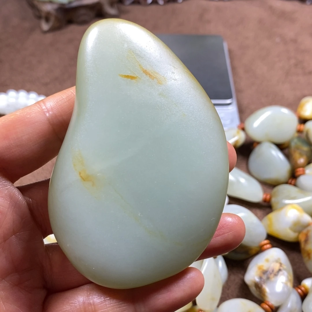 和田玉未镶嵌把件