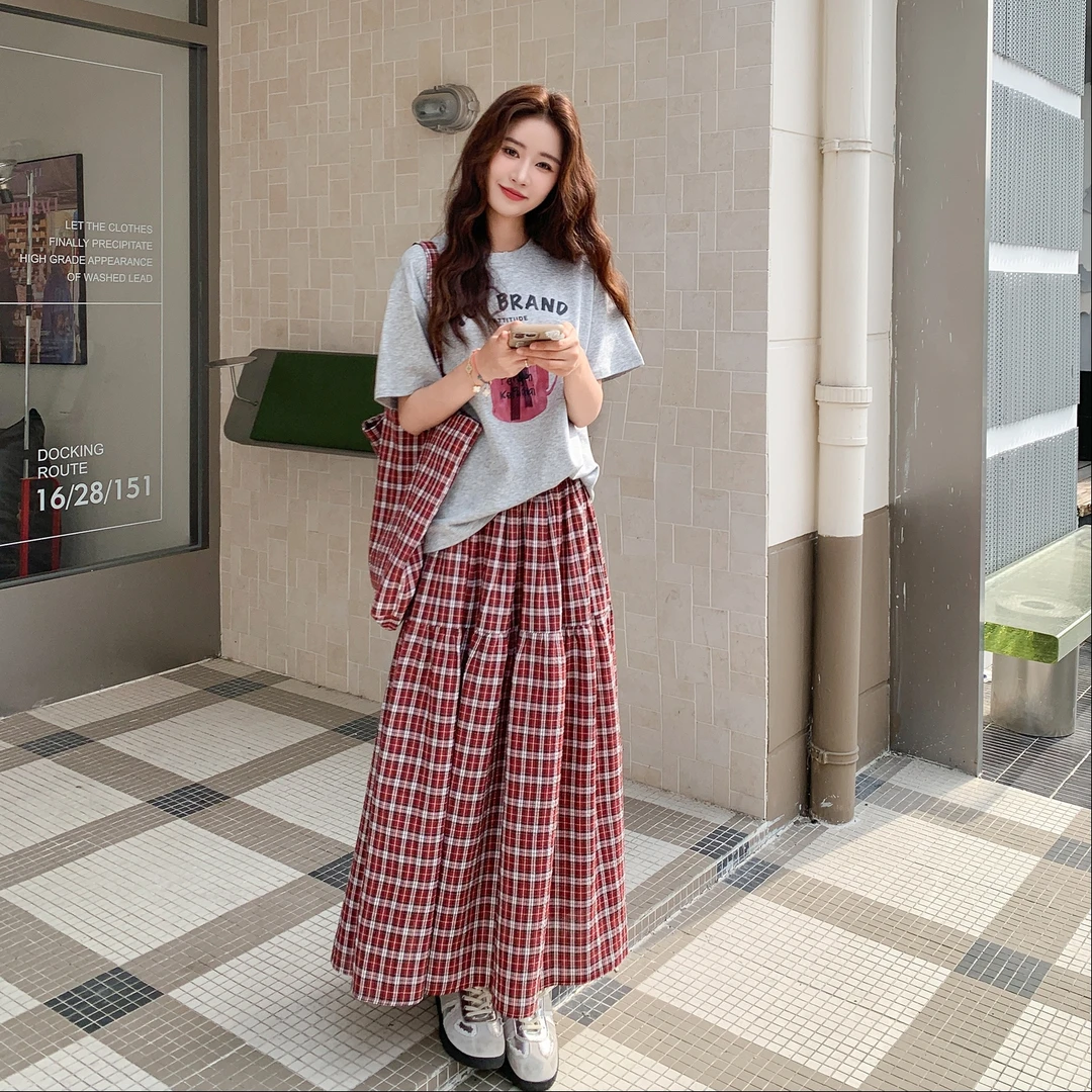 今年流行爆款时尚洋气减龄显瘦遮肉减龄印花T恤格子半身裙两件套