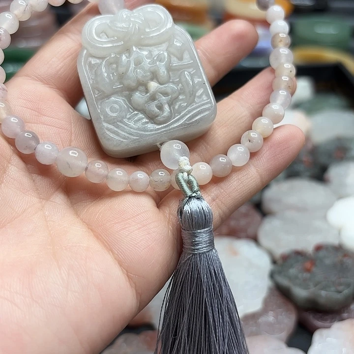 石英岩玉合金颈饰