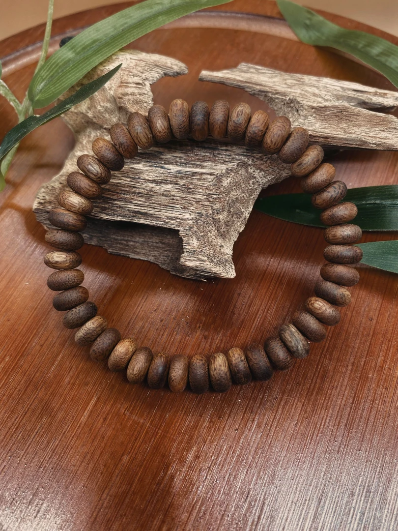 沉香【海南沉香】0.8算盘珠 莺歌绿奇楠（多样性发一）