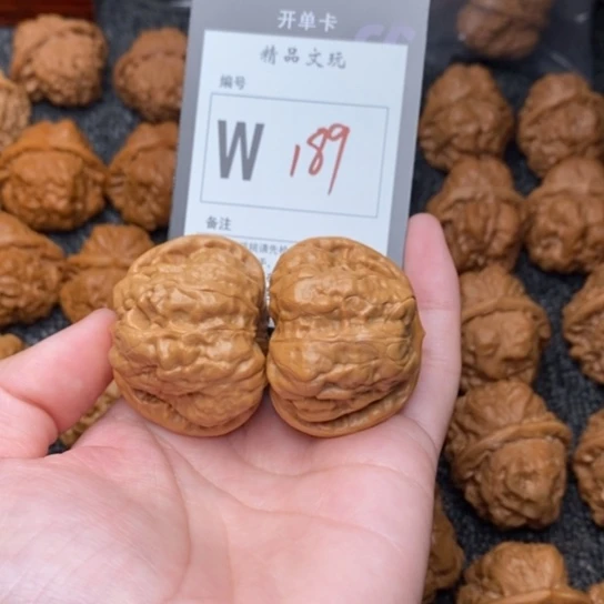 吊坠桃核我是第一百40