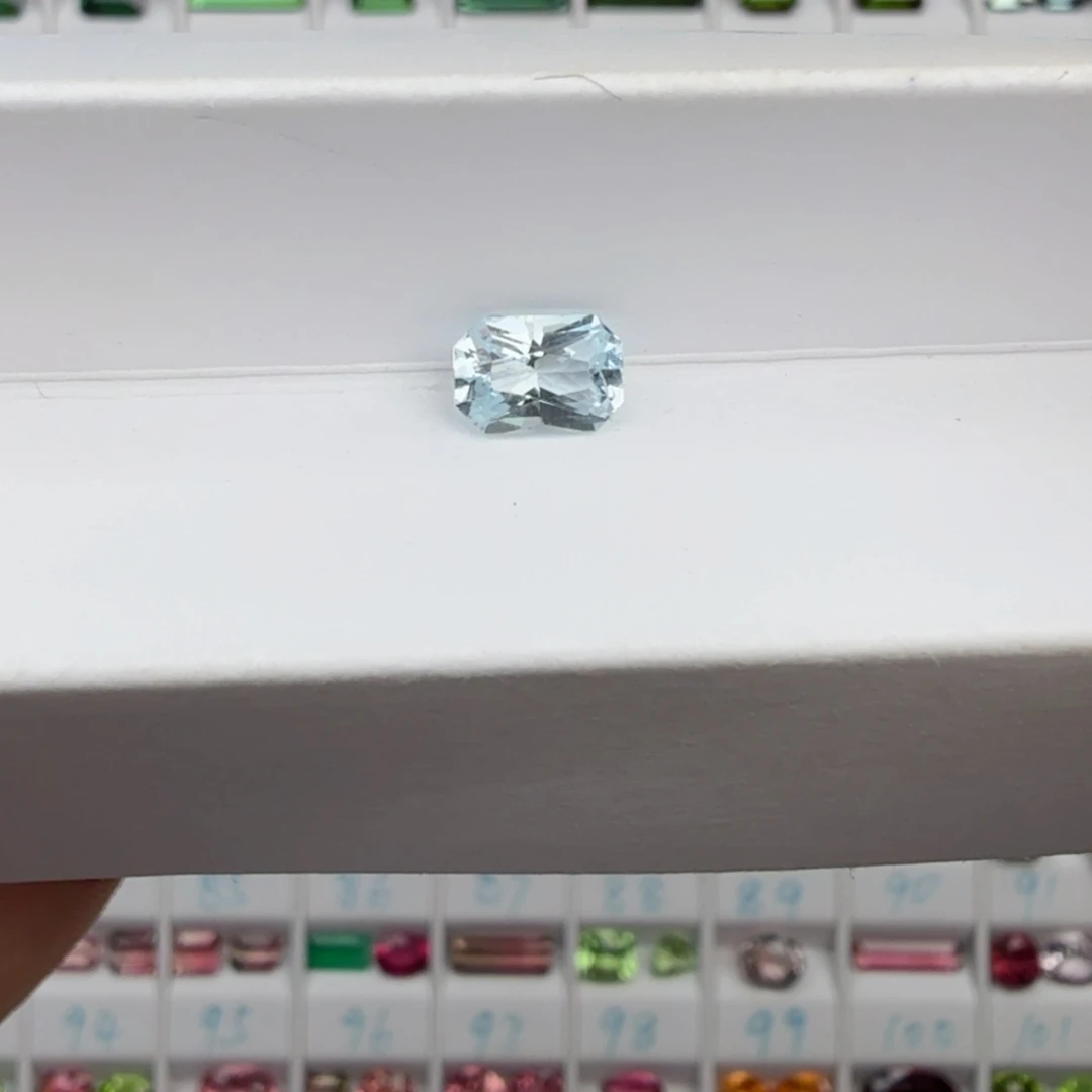 海蓝宝石裸石天然0.92克拉