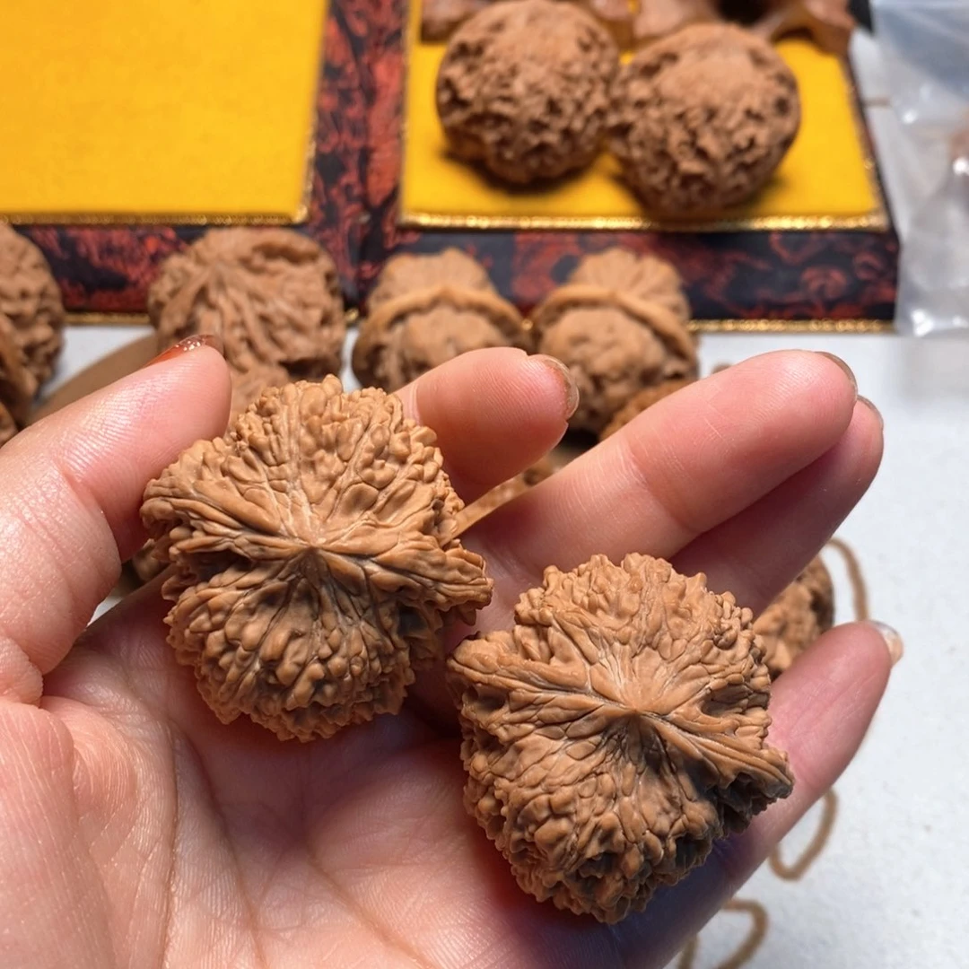 旭***来桃核吊坠41尺满天星放漏