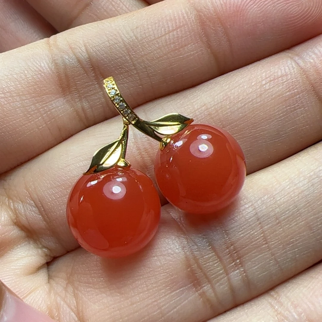 18K金镶嵌吊坠南红玛瑙