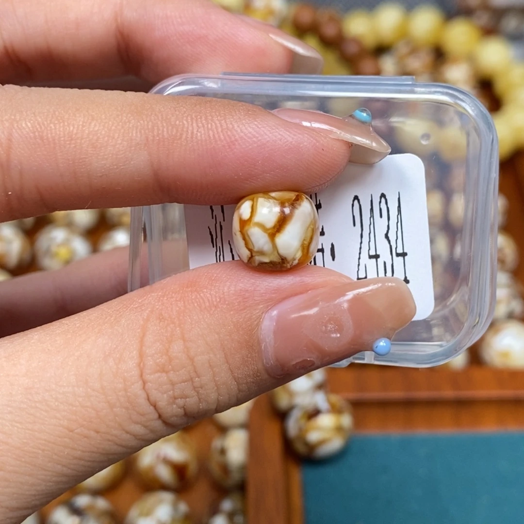 沁色蜜蜡未镶嵌2434