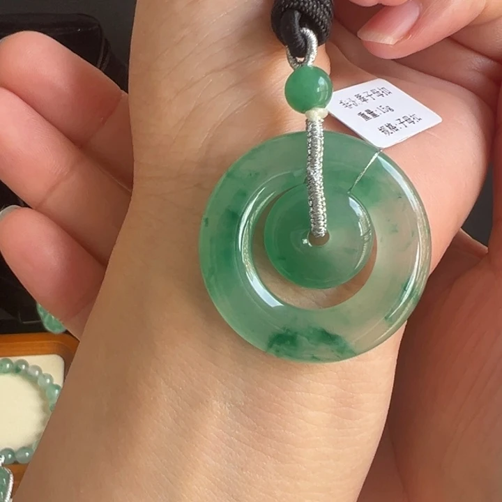 颈饰未镶嵌石英质玉