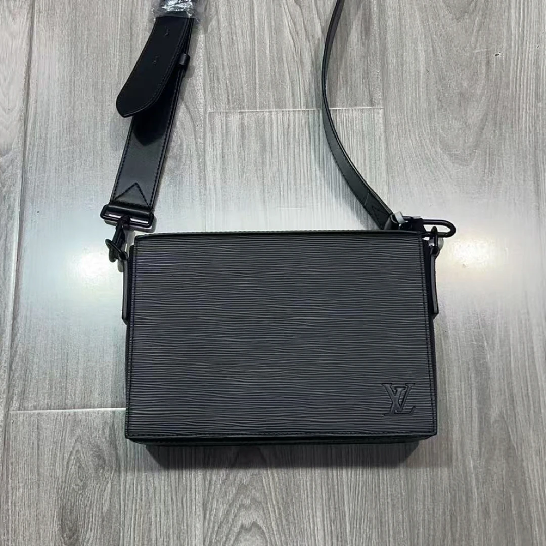 99新 LouisVuitton/路易威登 lv斜挎包