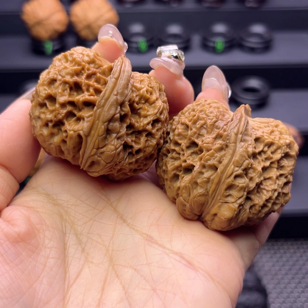 吊坠文玩核桃异型蚂蚁纹