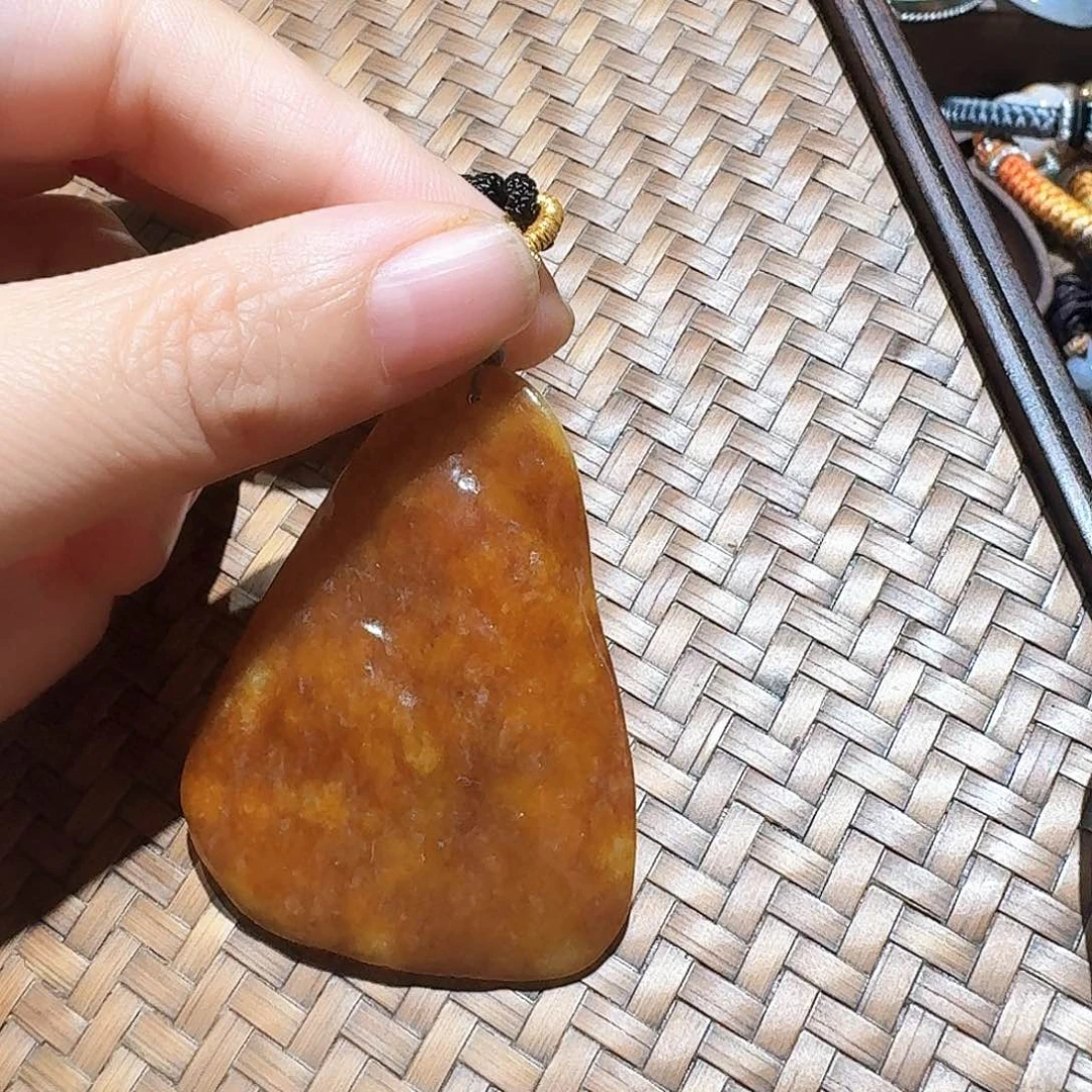 颈饰未镶嵌翡翠个性十足