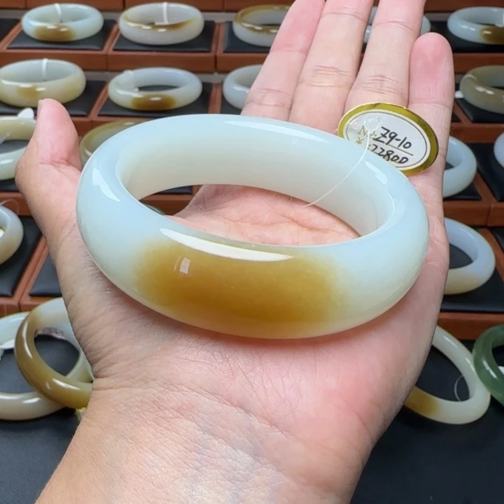 未镶嵌手镯和田玉糯白底金糖轮胎57.5