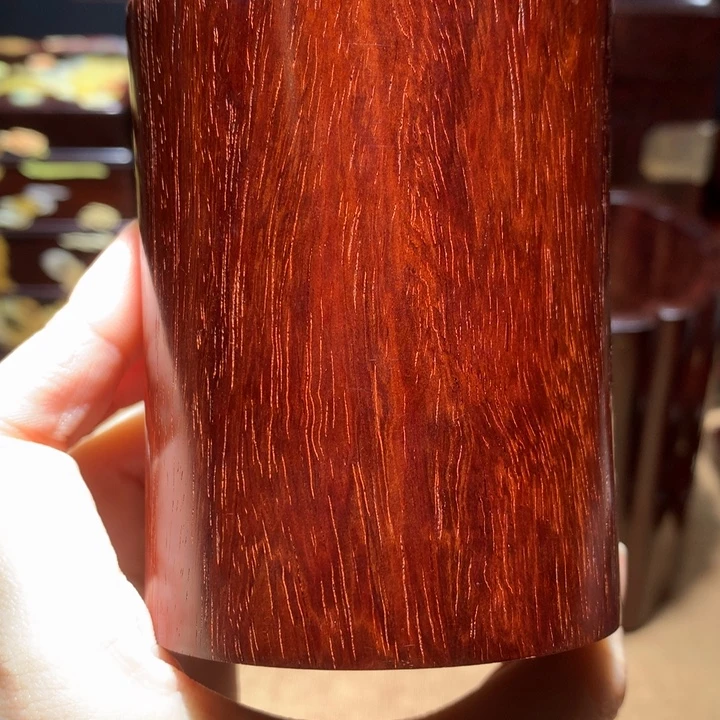 紫檀木类端景台一木挖笔筒