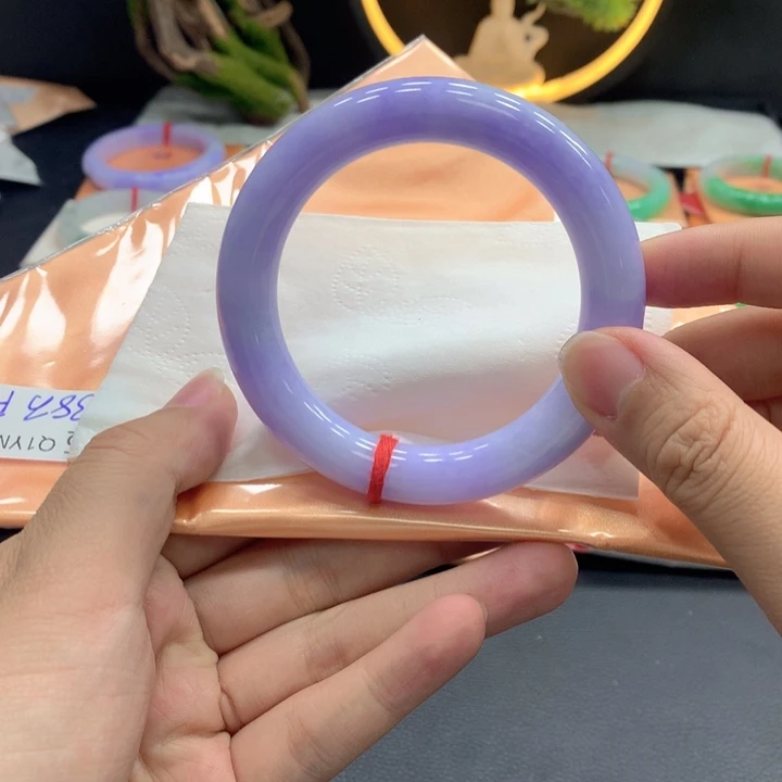 翡翠手镯未镶嵌翡翠