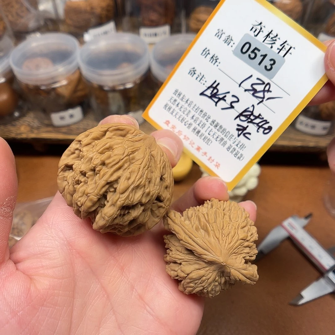 文玩核桃吊坠粗筋虎头王0513