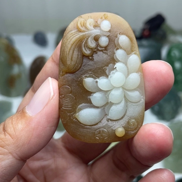 千***顺和田玉未镶嵌颈饰