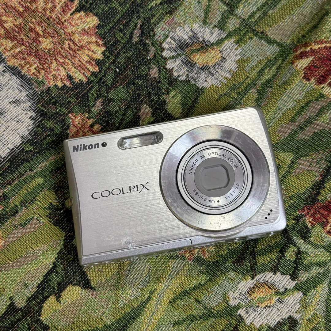 9新 Nikon/尼康 s200 银色 复古冷白ccd数码相机便携拍照摄影