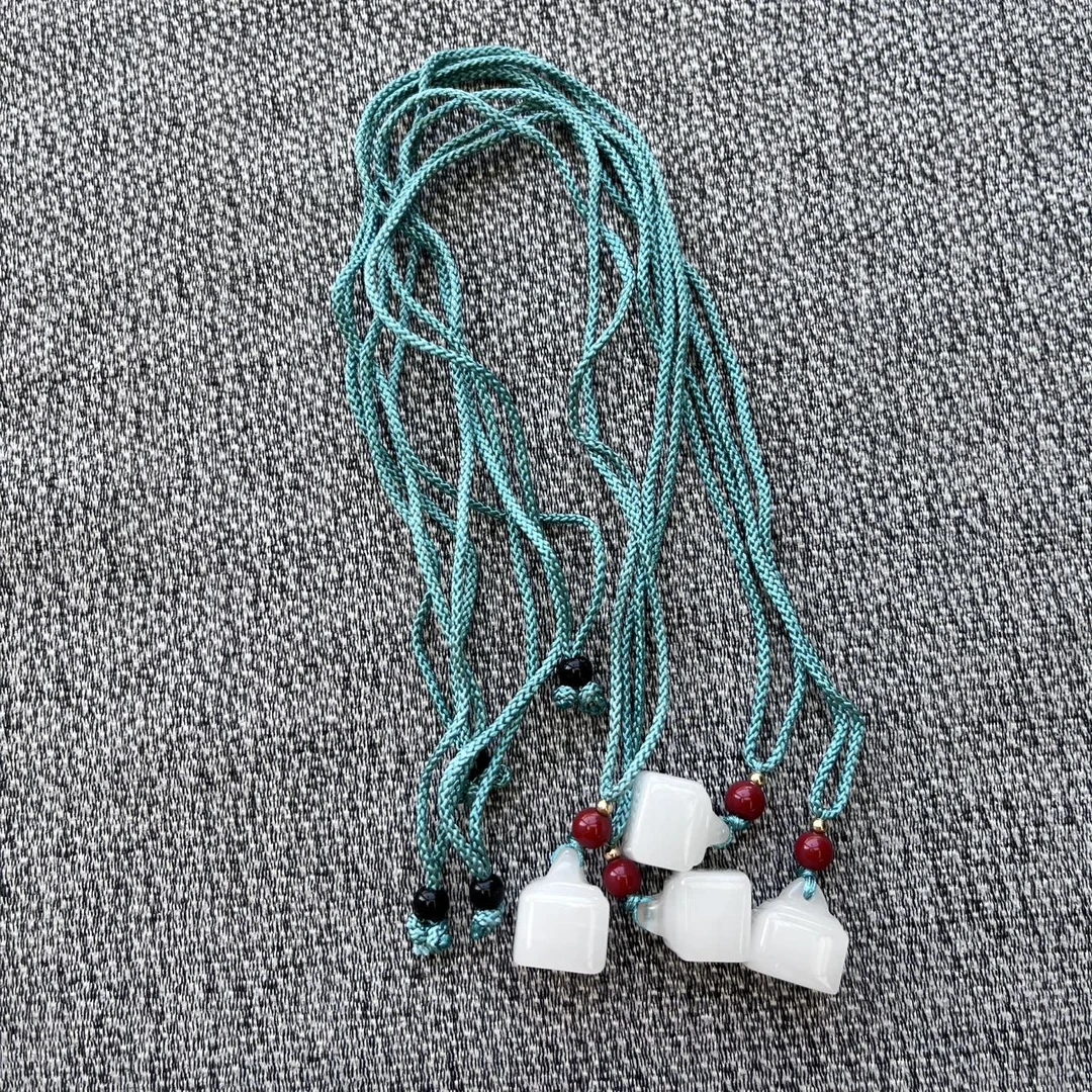 天然金丝玉吊坠随机发其一不指定