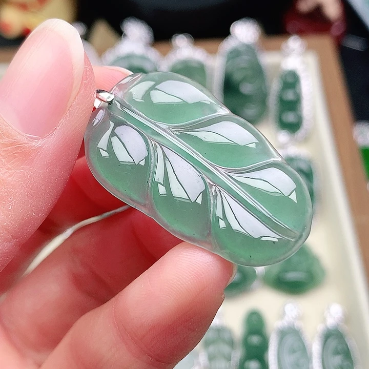 颈饰未镶嵌翡翠吊坠