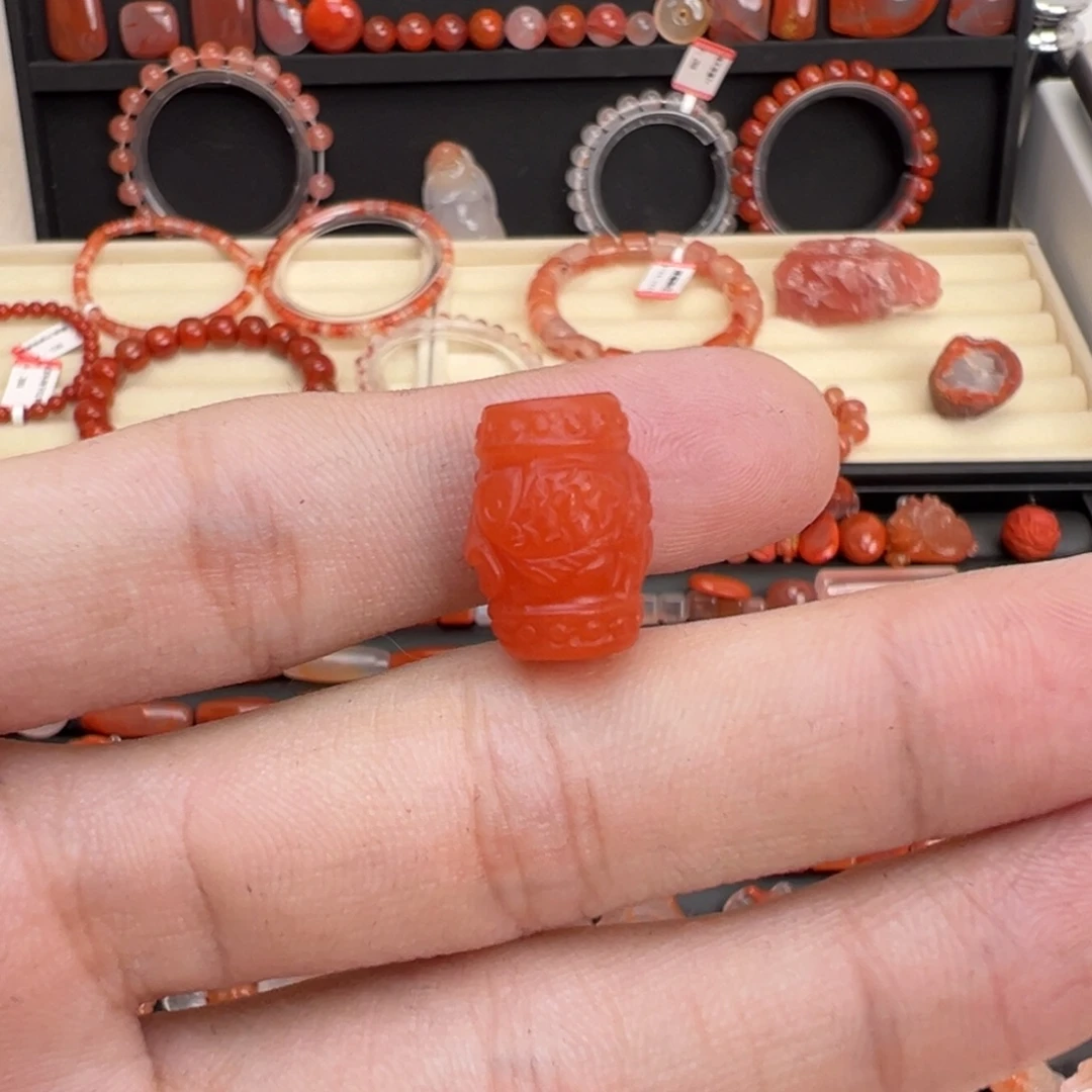 南红玛瑙未镶嵌颈饰雕刻桶珠