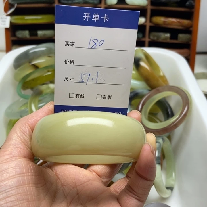 蛇纹石玉未镶嵌手镯