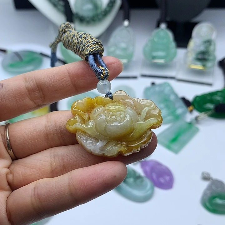 翡翠未镶嵌吊坠(赠链)