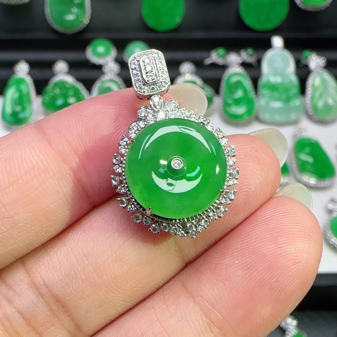 翡翠18K金镶嵌颈饰吊坠