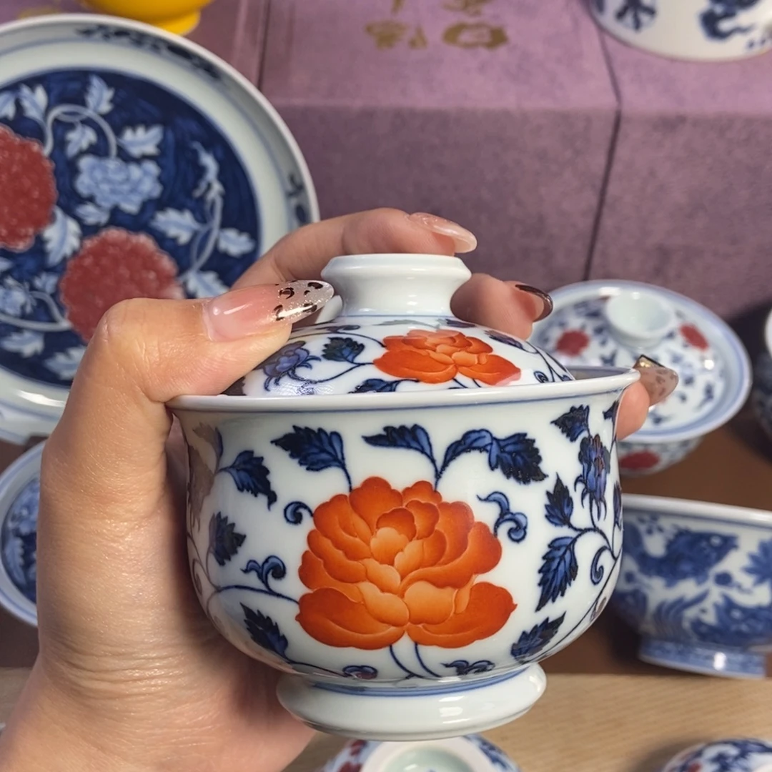 陶阳春白雪青花矾红缠枝玫瑰盖碗