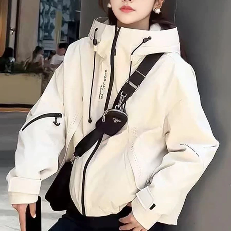 J1.499娴娴初春款短款冲锋衣外套女春