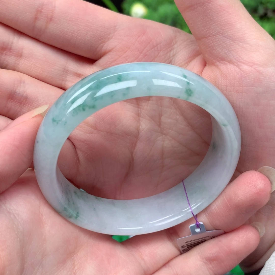 翡翠手镯未镶嵌翡翠