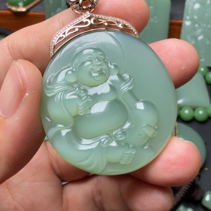 杨***铭和田玉18K金镶嵌颈饰