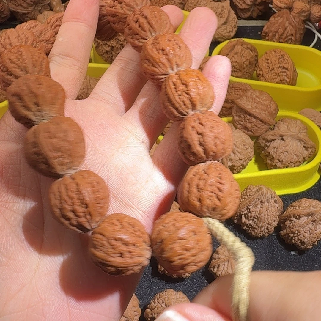 文玩核桃吊坠手持